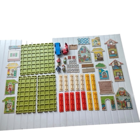 PLAYSKOOL RICHARD SCARRY'S PUZZLETOWN SET D MAYOR FOX'S TOWN CENTER 1976 - Picture 5 of 10